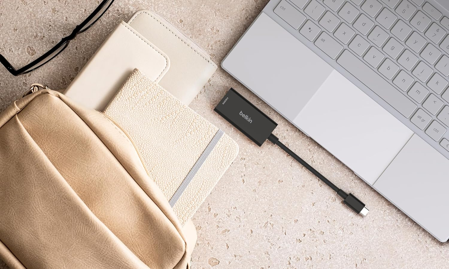 Belkin Connect USB-C (M) / HDMI 2.1 (F) 8K/60Hz HDR10+ 11cm Belkin Connect USB-C (M) / HDMI 2.1 (F) 8K/60Hz HDR10+ 11cm